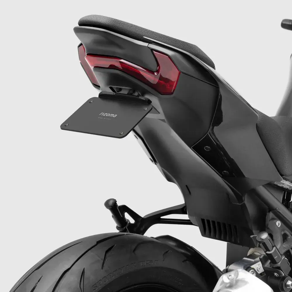 PTU054B_Portaplaca Rizoma Flat-out Kawasaki Z900_  (6).webp