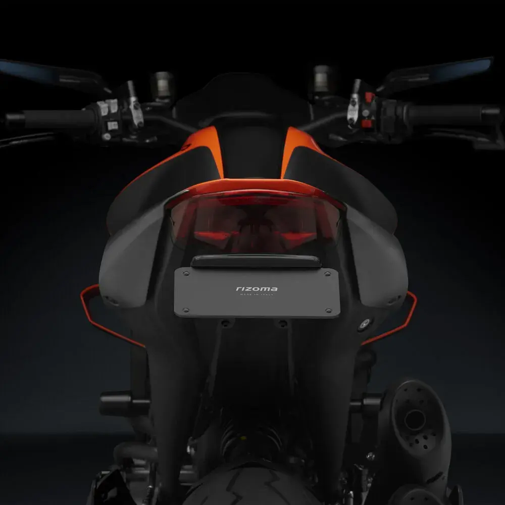 PTU012B_Portaplaca Rizoma Flat-Out Ducati Monster 937_ (4).webp