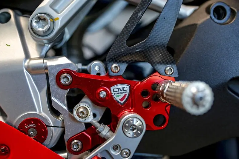 imgi_13_PE400PR_gear_02.webp