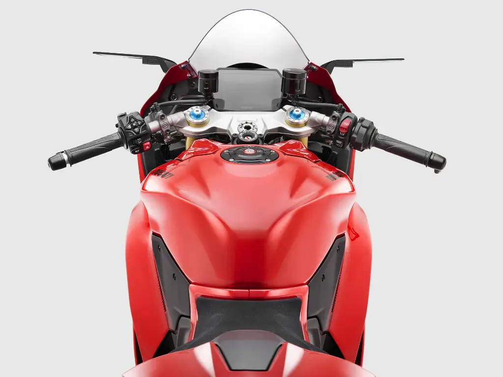 Ducati_PanigaleV2_2025_RiderView.jpg.webp