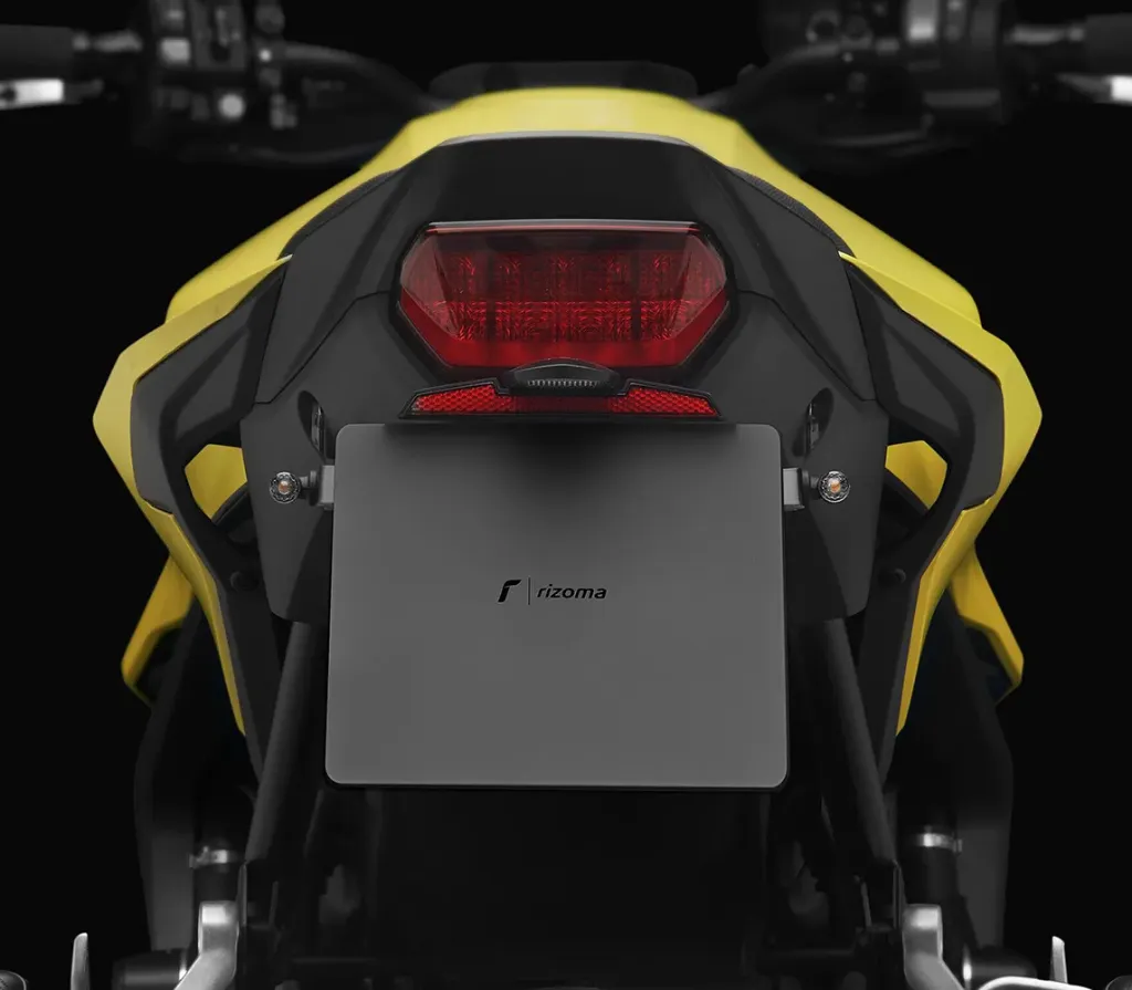 Honda_Hornet_750_Licence_Plate_Support_PortaTarga_Rizoma_PT123B_Light_Unit_Indicators_FR070BM.webp