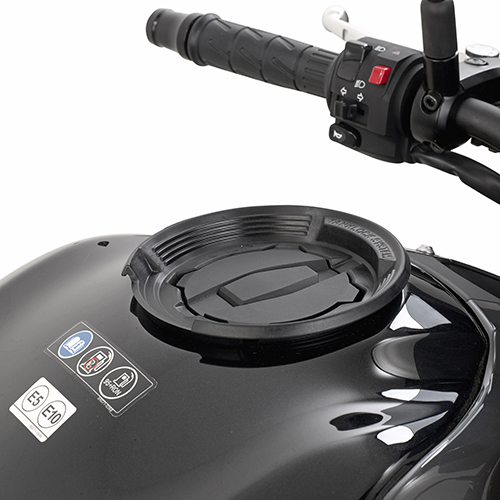 Soporte Maleta Tankbag Givi TankLock Kawasaki Z650 17